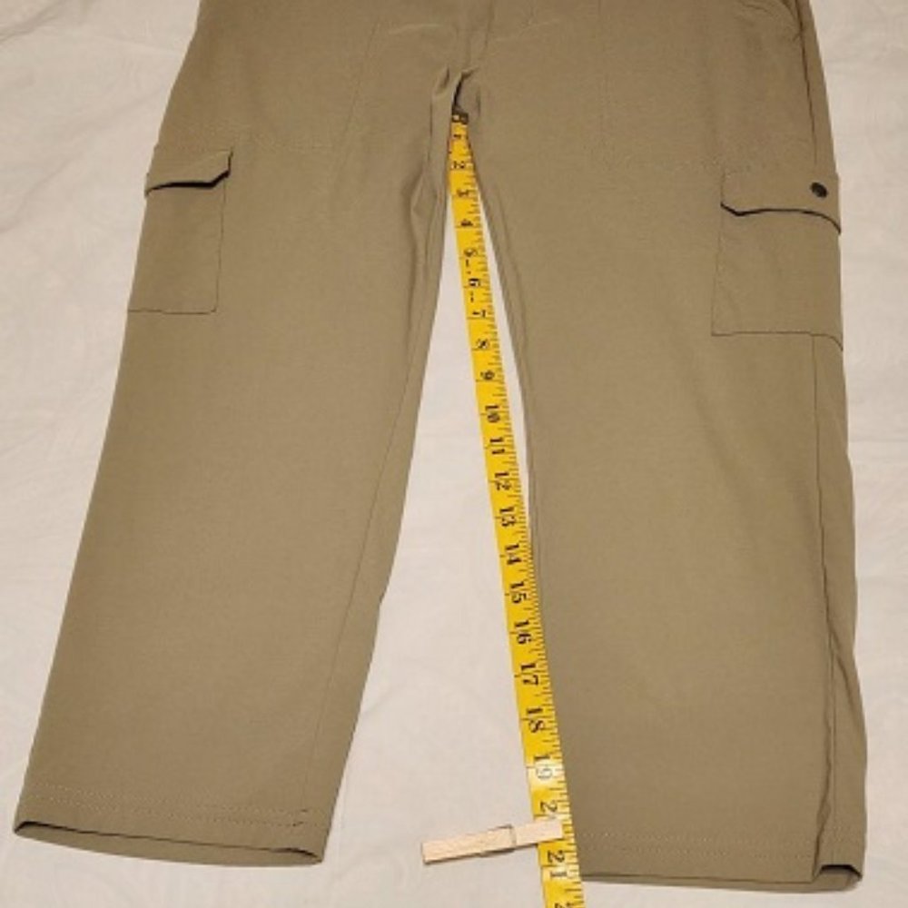 Columbia Women's Size 10 Khaki Capris